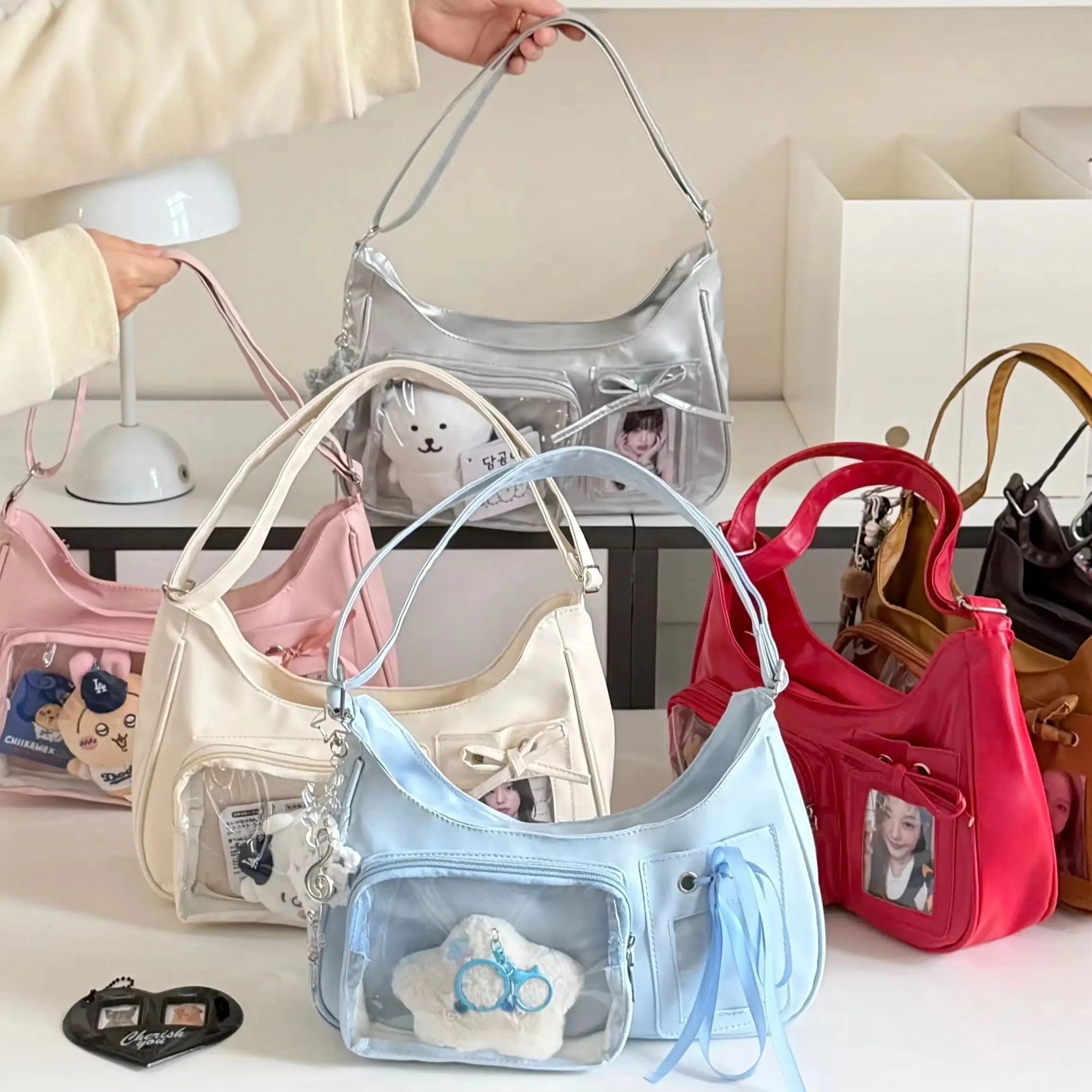 Y2K shoulder bag - side detail